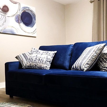 Beautiful Guesthouse, Sleeps 4 - Kitchen, Private Laundry, Ac, Parking, 65' Tv, Close To Stores, Restaurants & Beach Long Beach Exterior photo