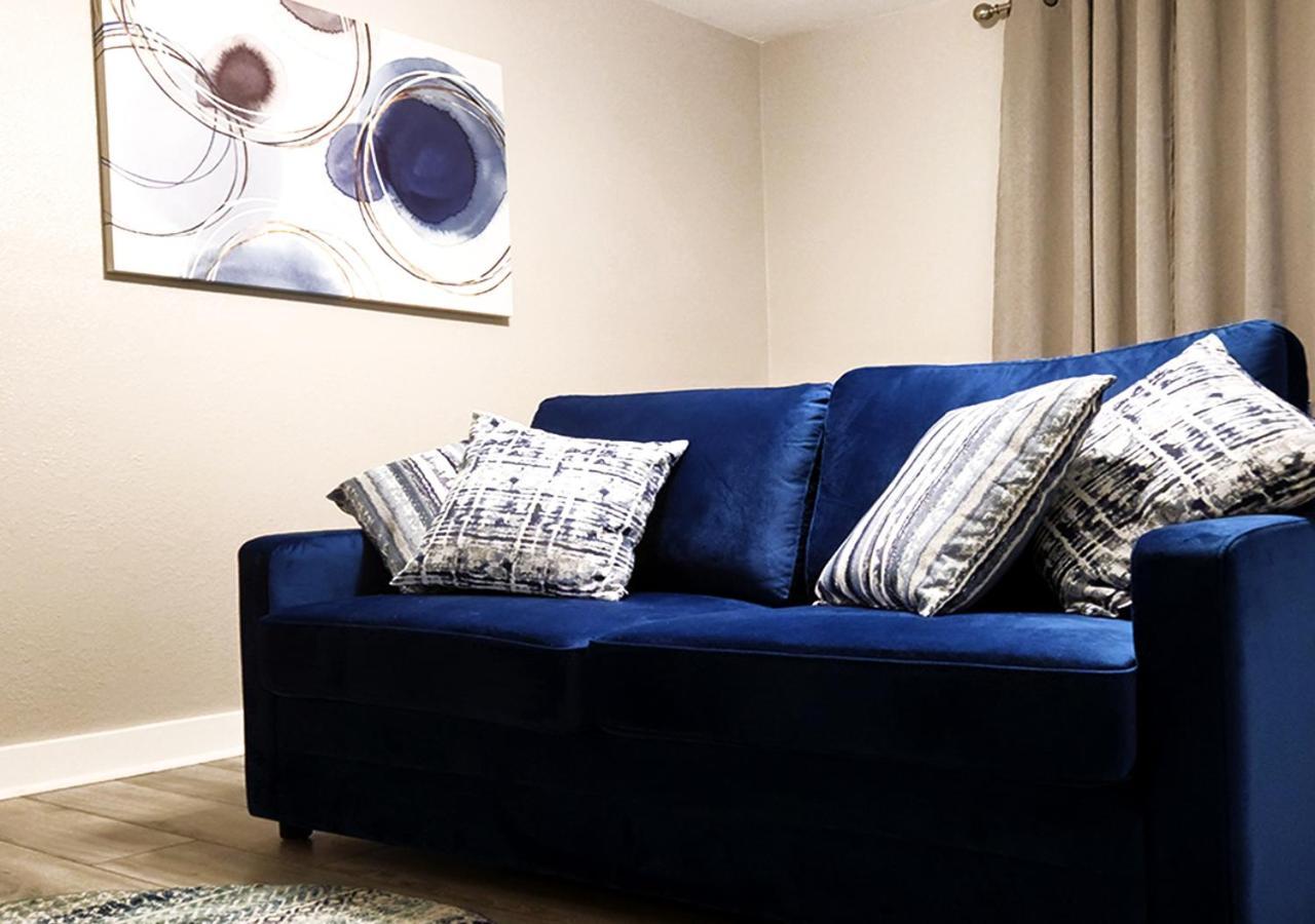 Beautiful Guesthouse, Sleeps 4 - Kitchen, Private Laundry, Ac, Parking, 65' Tv, Close To Stores, Restaurants & Beach Long Beach Exterior photo
