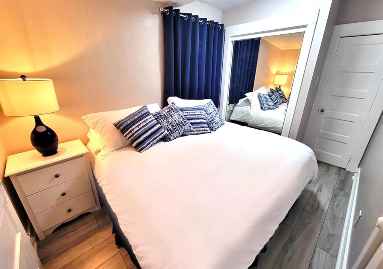 Beautiful Guesthouse, Sleeps 4 - Kitchen, Private Laundry, Ac, Parking, 65' Tv, Close To Stores, Restaurants & Beach Long Beach Exterior photo